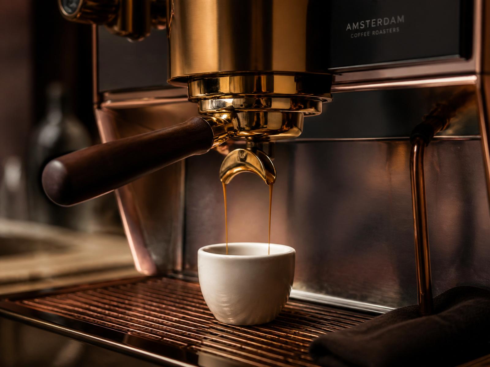 Espresso extraction into a small glass